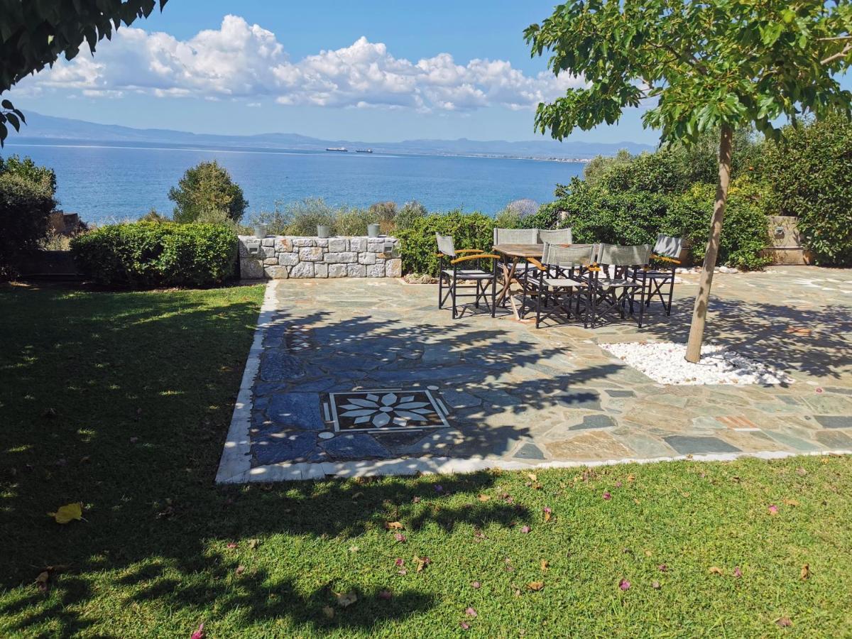 Messinian Blue Seaside Villa Kalamáta Buitenkant foto