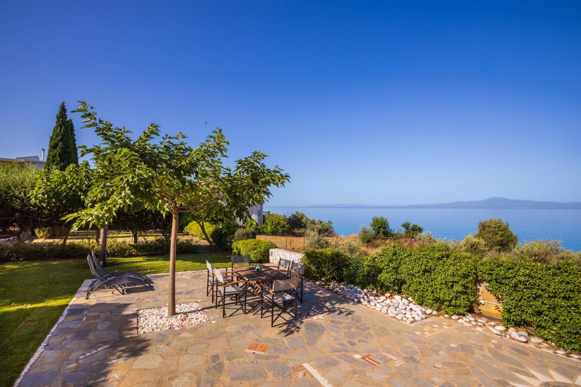 Messinian Blue Seaside Villa Kalamáta Buitenkant foto