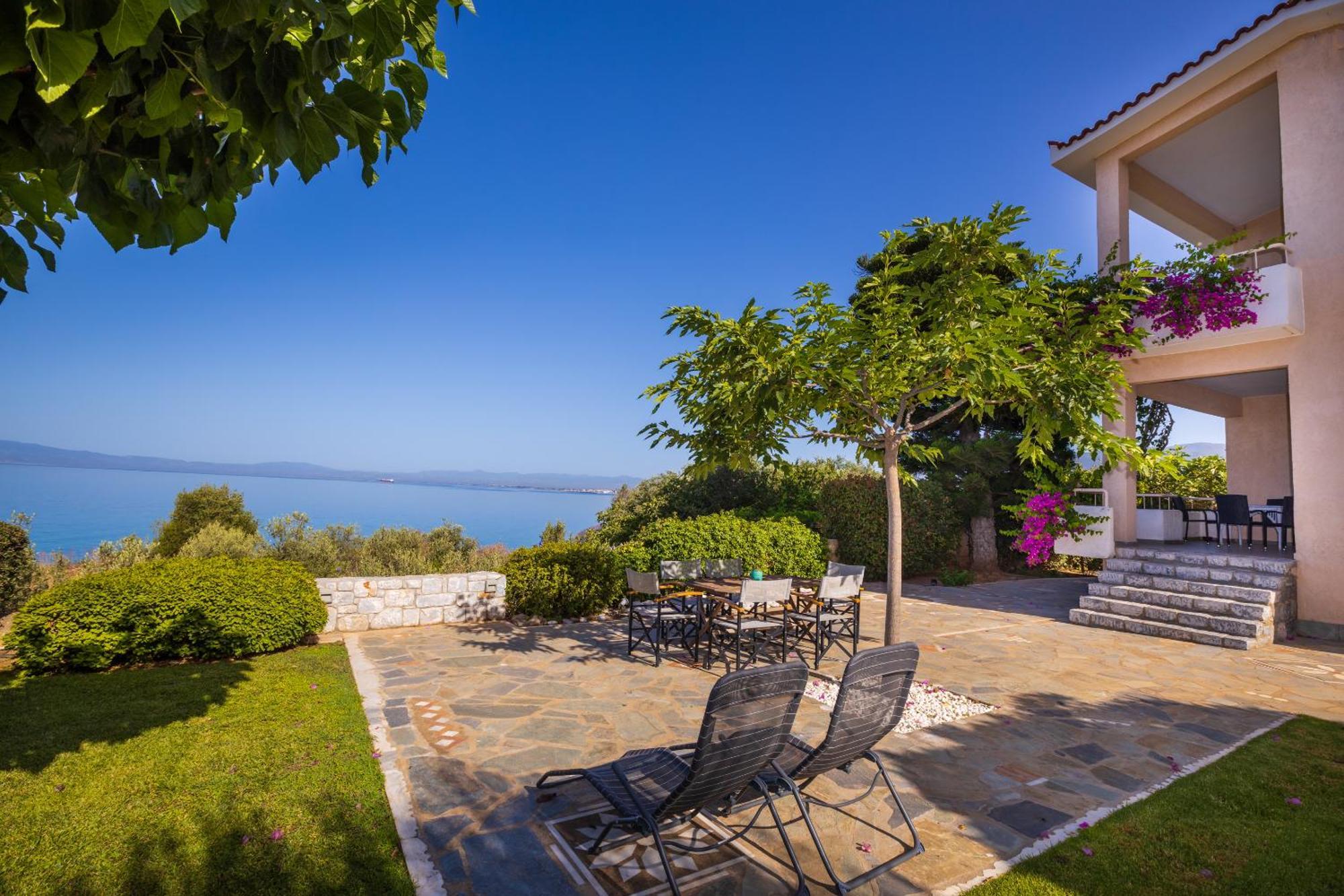 Messinian Blue Seaside Villa Kalamáta Buitenkant foto