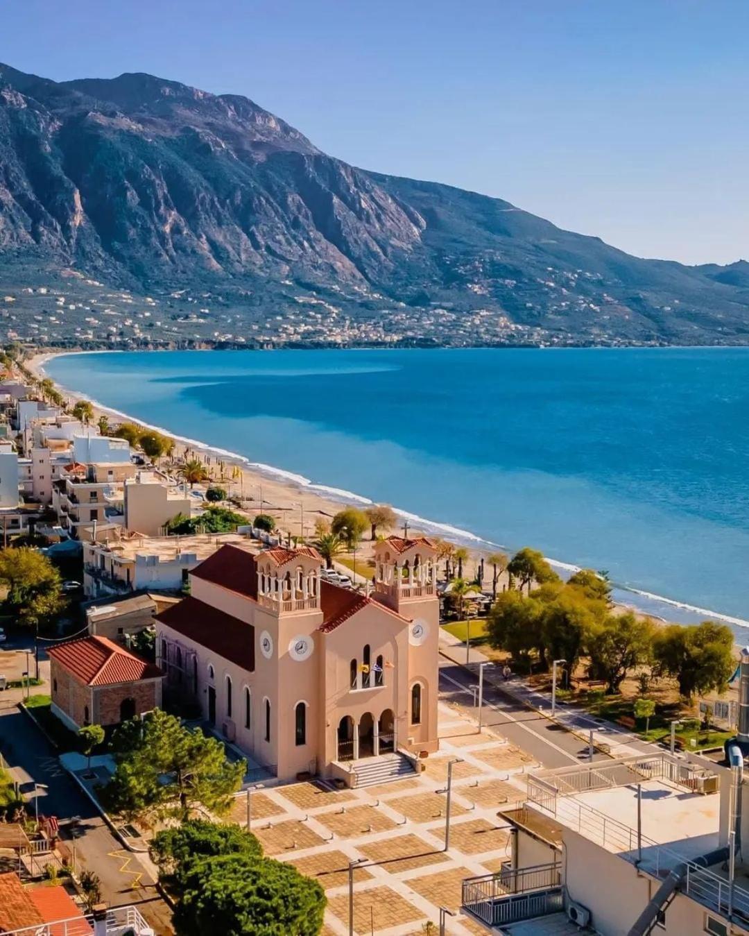 Messinian Blue Seaside Villa Kalamáta Buitenkant foto