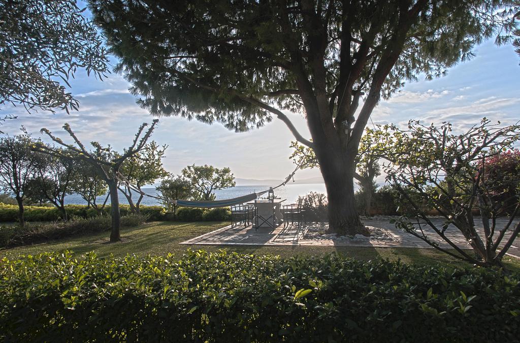 Messinian Blue Seaside Villa Kalamáta Buitenkant foto