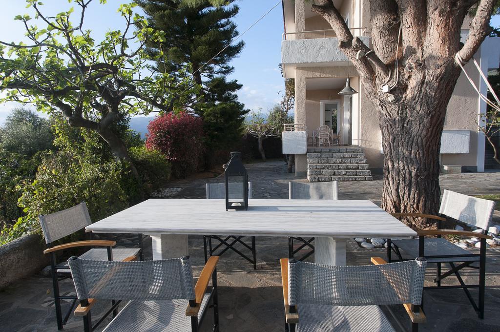 Messinian Blue Seaside Villa Kalamáta Buitenkant foto