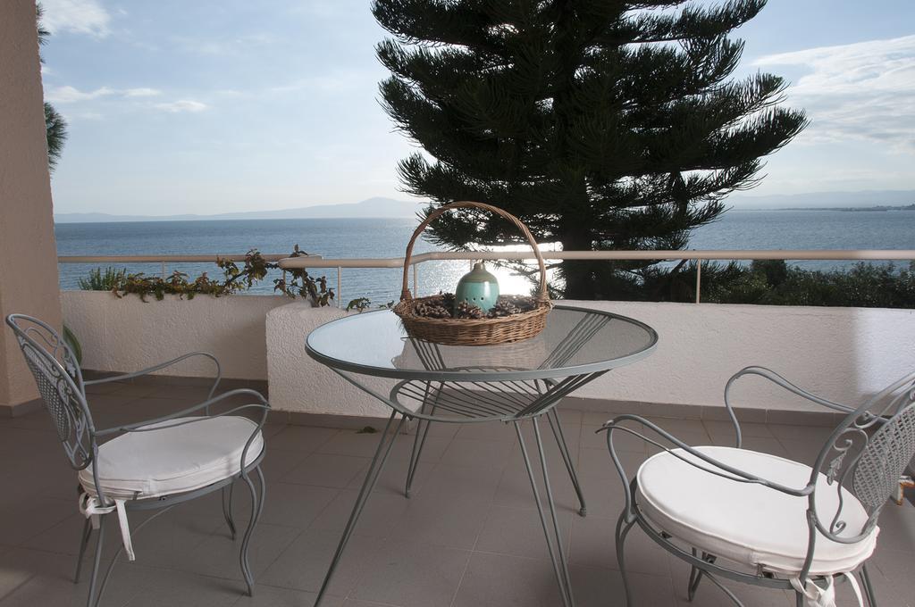 Messinian Blue Seaside Villa Kalamáta Buitenkant foto