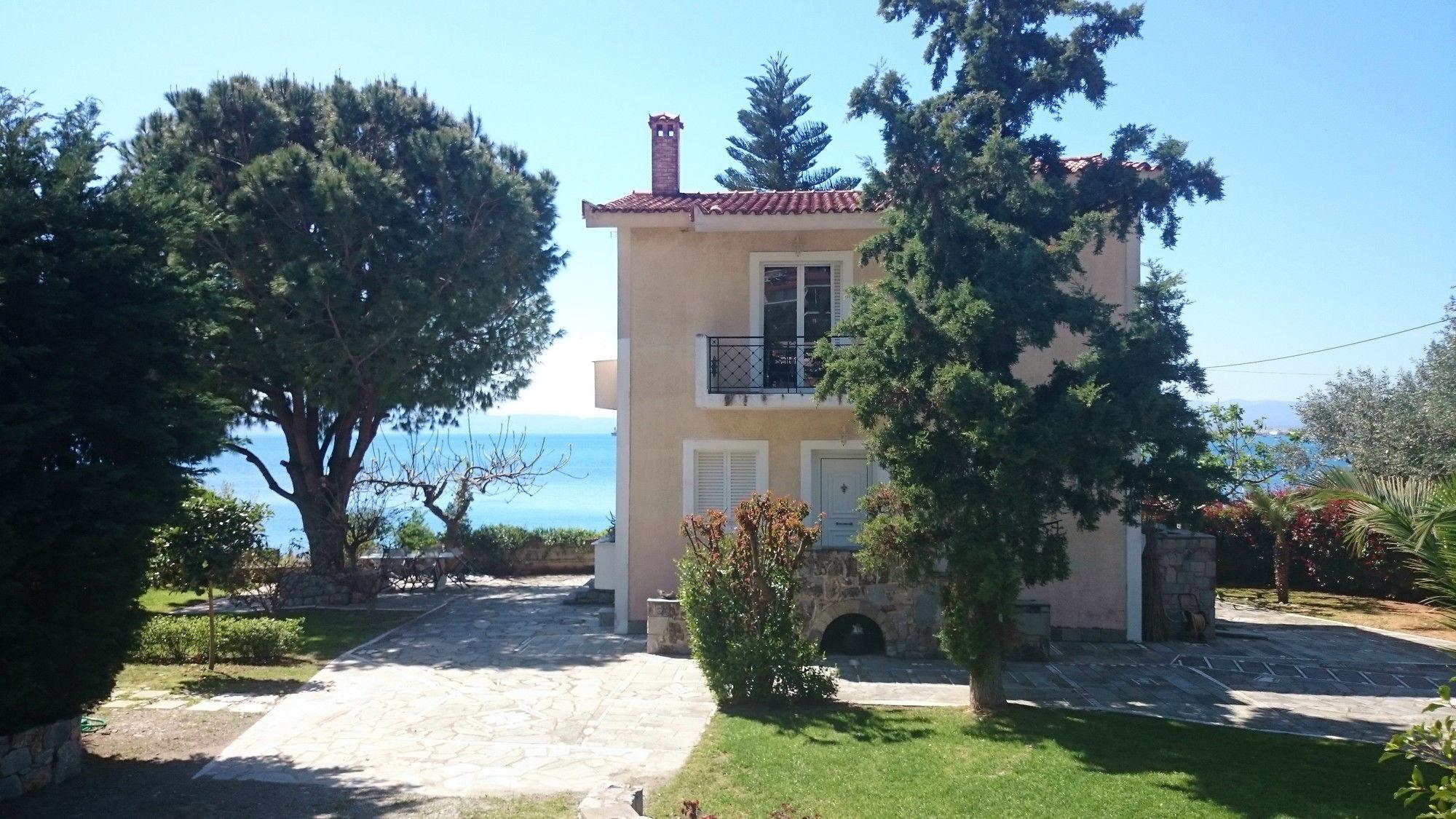 Messinian Blue Seaside Villa Kalamáta Buitenkant foto