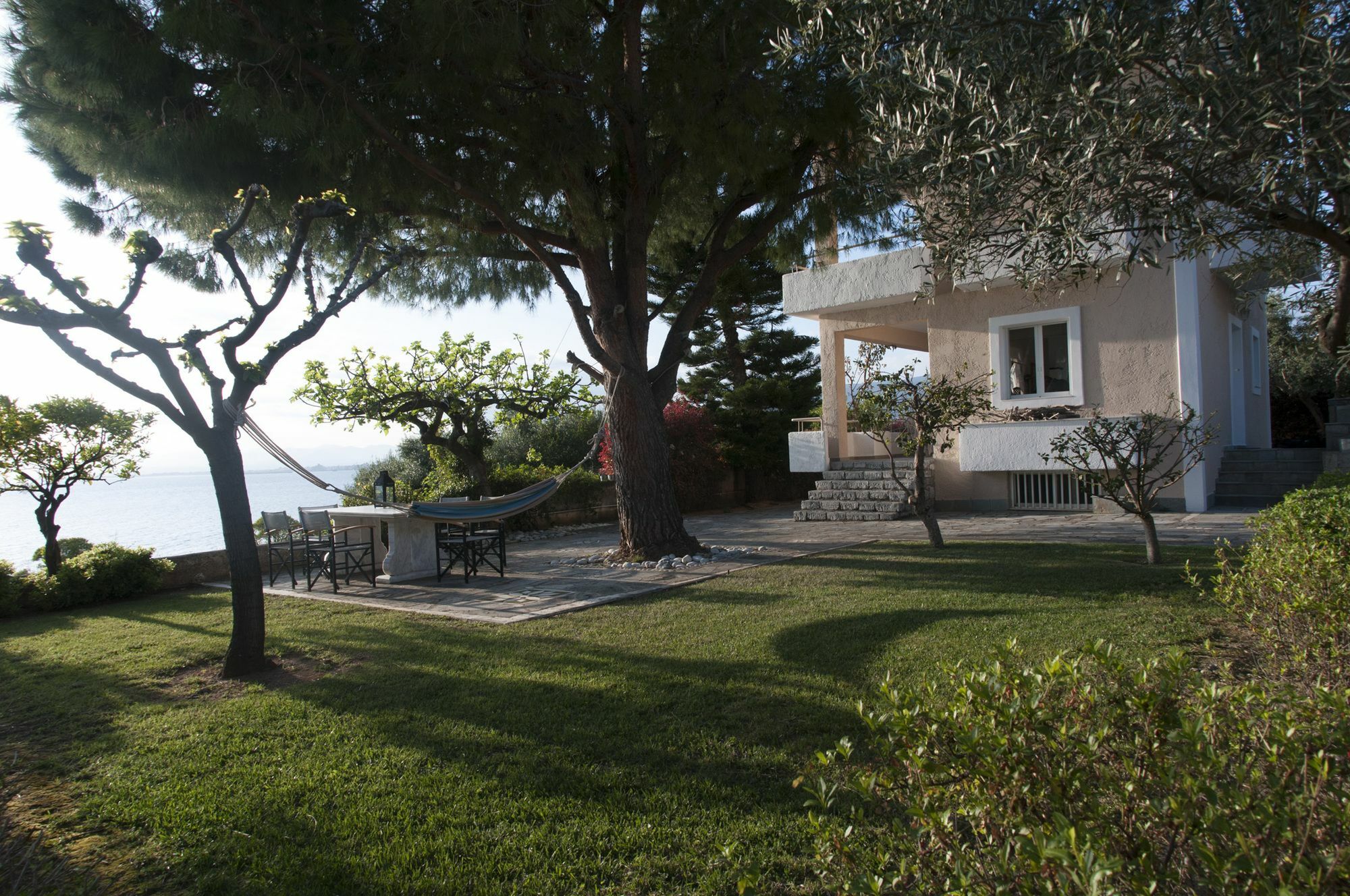 Messinian Blue Seaside Villa Kalamáta Buitenkant foto