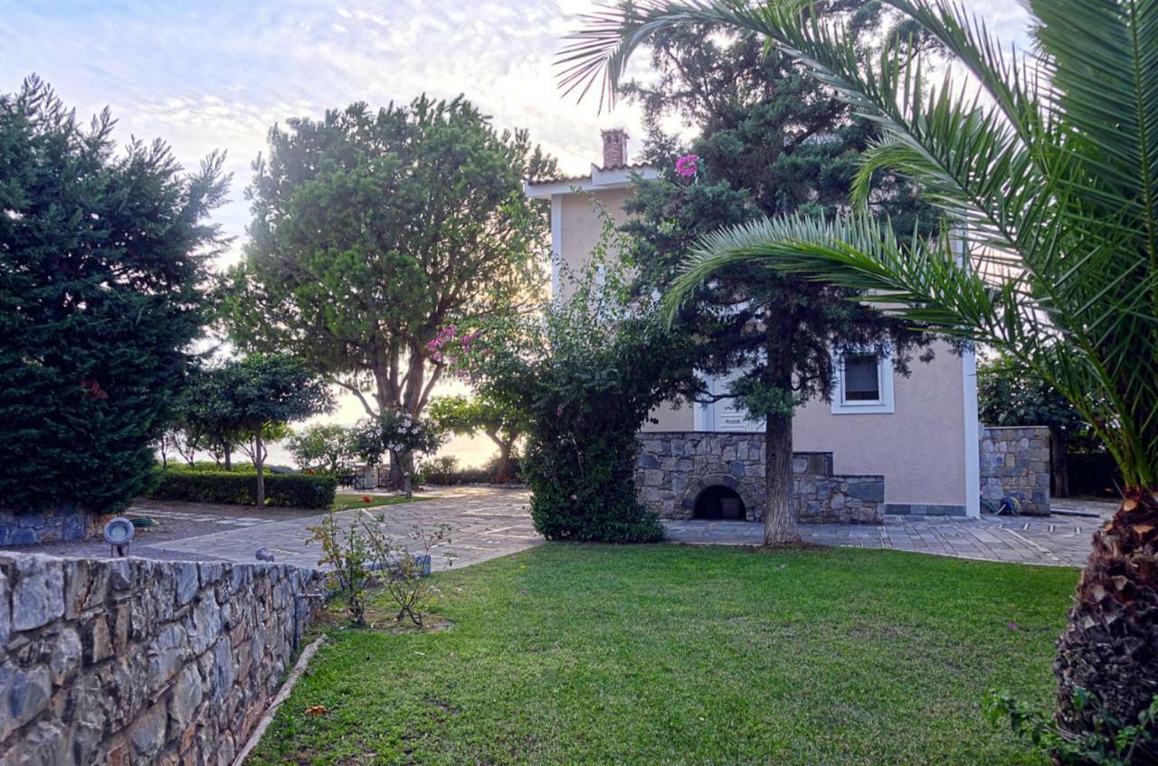 Messinian Blue Seaside Villa Kalamáta Buitenkant foto