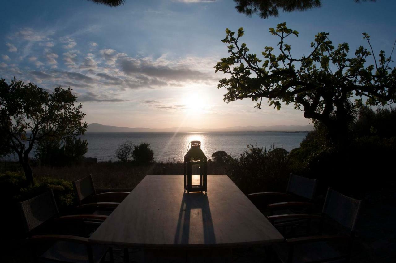 Messinian Blue Seaside Villa Kalamáta Buitenkant foto